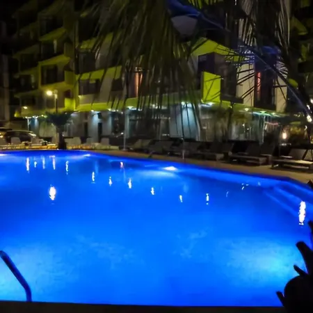 Azizi Elegant - Piscina Plaja Restaurante & Centru Apartment *